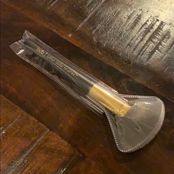 Billion Dollar Brows Fan Brush - Picture 1 of 4